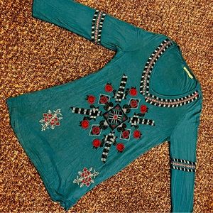 Caite blouse with Embroidery for a Boho look